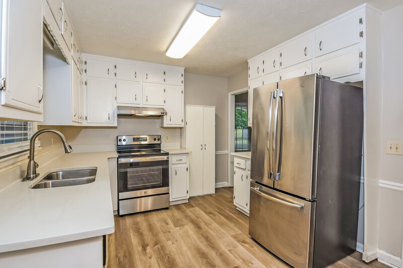 1,955/Mo, 1111 Realm Lane Lawrenceville, GA 30044 Kitchen View