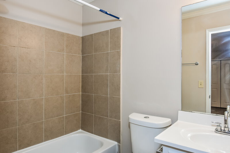 1,955/Mo, 1111 Realm Lane Lawrenceville, GA 30044 Main Bathroom View