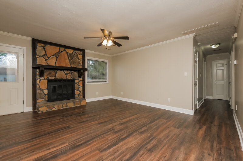 2,240/Mo, 9346 Woodknoll Way Jonesboro, GA 30238 Living Room View