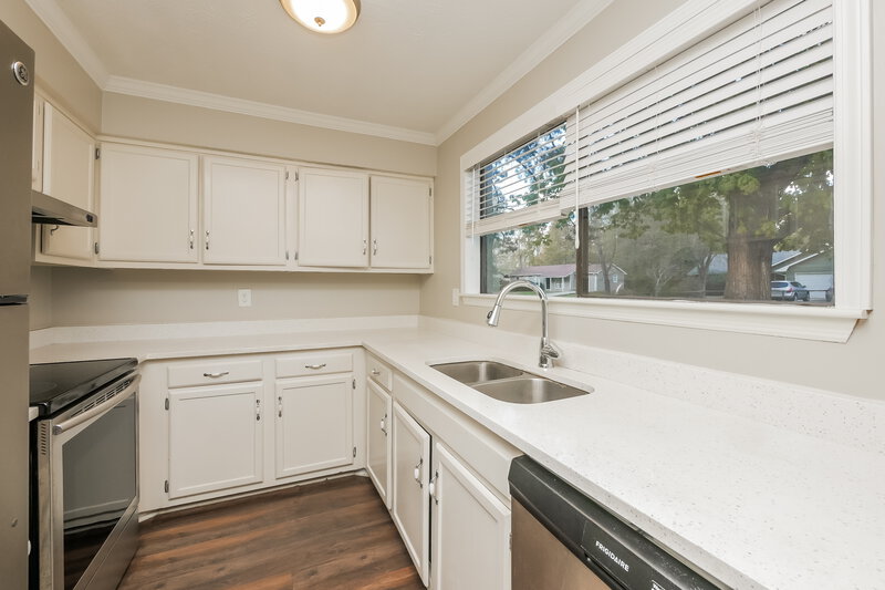 2,240/Mo, 9346 Woodknoll Way Jonesboro, GA 30238 Kitchen View