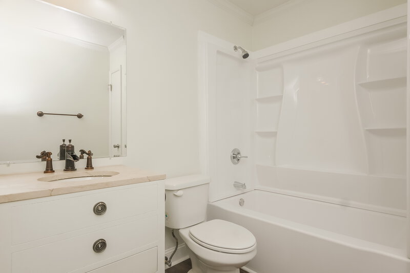 2,240/Mo, 9346 Woodknoll Way Jonesboro, GA 30238 Main Bathroom View