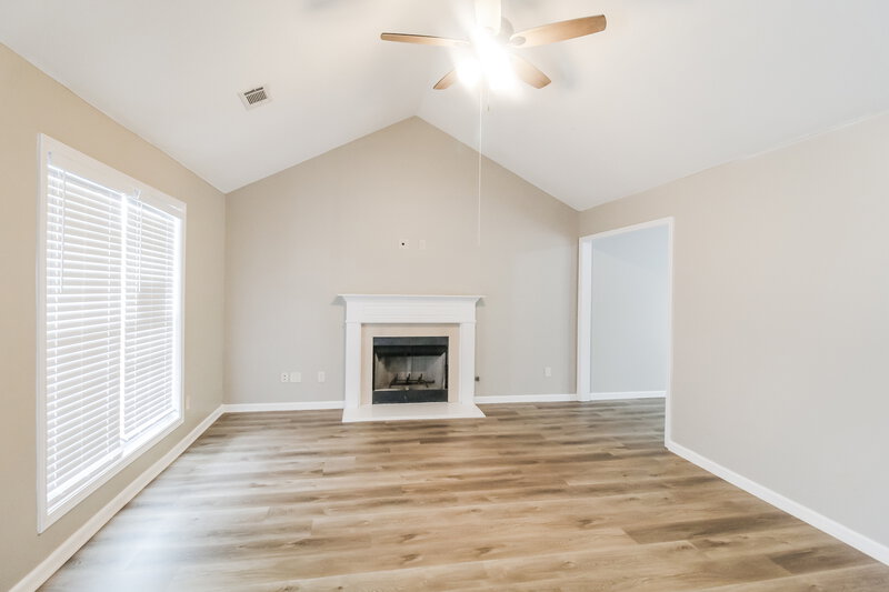 2,040/Mo, 602 Embassy Walk Winder, GA 30680 Living Room View 2