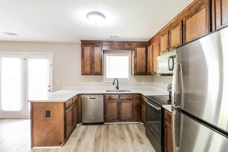 2,040/Mo, 602 Embassy Walk Winder, GA 30680 Kitchen View