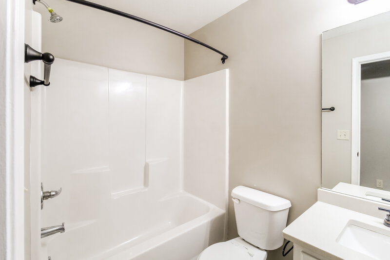 2,040/Mo, 602 Embassy Walk Winder, GA 30680 Bathroom View 2