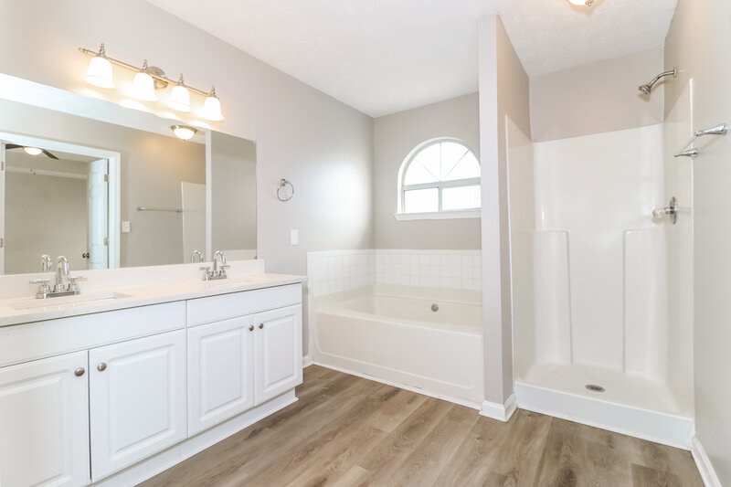 2,160/Mo, 1095 Sycamore Smt Sugar Hill, GA 30518 Main Bathroom View