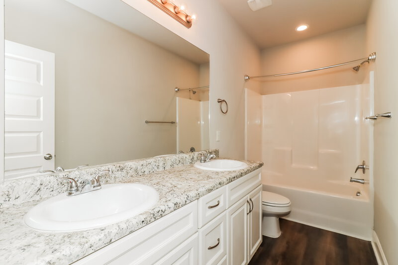 1,815/Mo, 67 Rosemont Court Hiram, GA 30141 Main Bathroom View