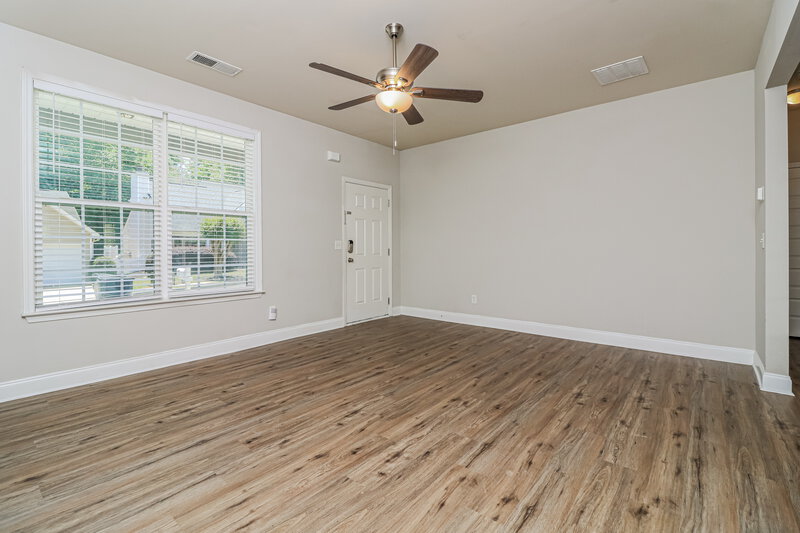 2,055/Mo, 77 Rosemont Court Hiram, GA 30141 Living Room View 4