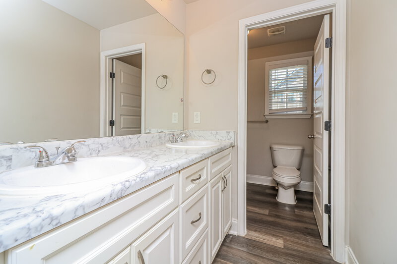 2,055/Mo, 77 Rosemont Court Hiram, GA 30141 Main Bathroom View