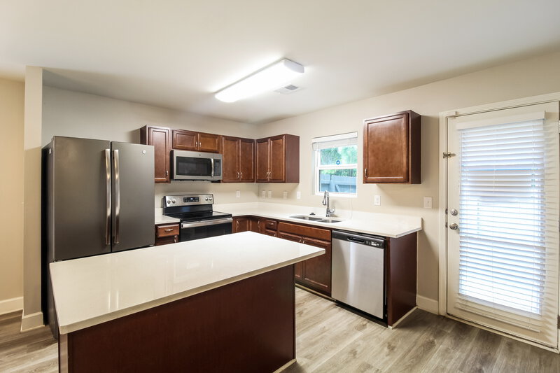 1,790/Mo, 305 Crestfield Circle Covington, GA 30016 Kitchen View