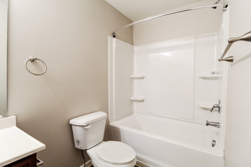 1,790/Mo, 305 Crestfield Circle Covington, GA 30016 Bathroom View