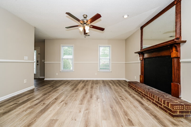 2,005/Mo, 3199 Pearce Ct Lithonia, GA 30038 Living Room View