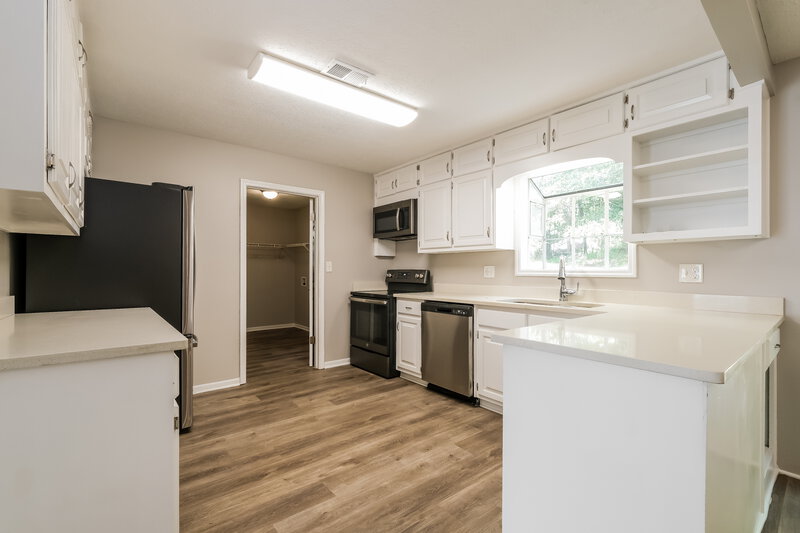 1,900/Mo, 237 Hidden Ct Winder, GA 30680 Kitchen View