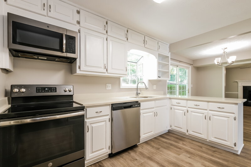 1,900/Mo, 237 Hidden Ct Winder, GA 30680 Kitchen View 3