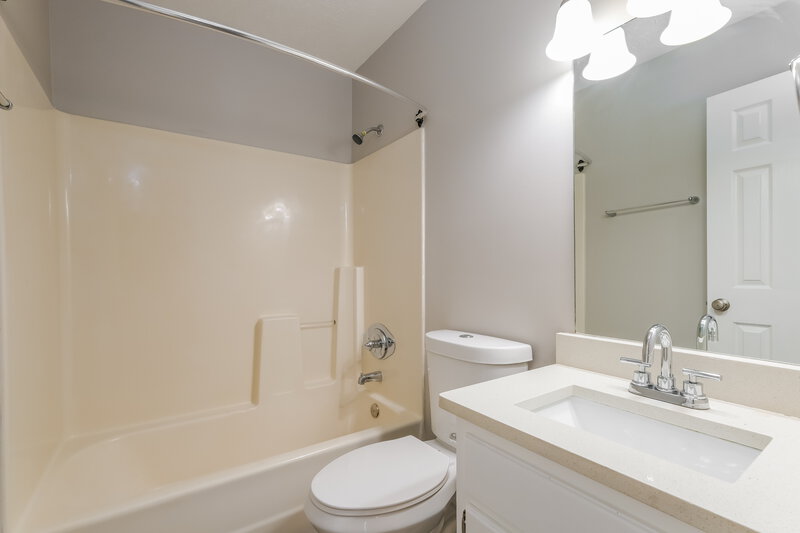 1,900/Mo, 237 Hidden Ct Winder, GA 30680 Bathroom View