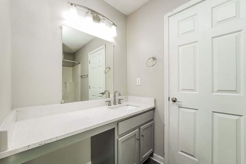 1,760/Mo, 2404 Rambling Way Lithonia, GA 30058 Main Bathroom View