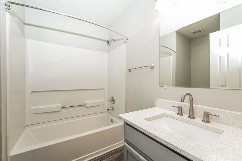 1,760/Mo, 2404 Rambling Way Lithonia, GA 30058 Bathroom View