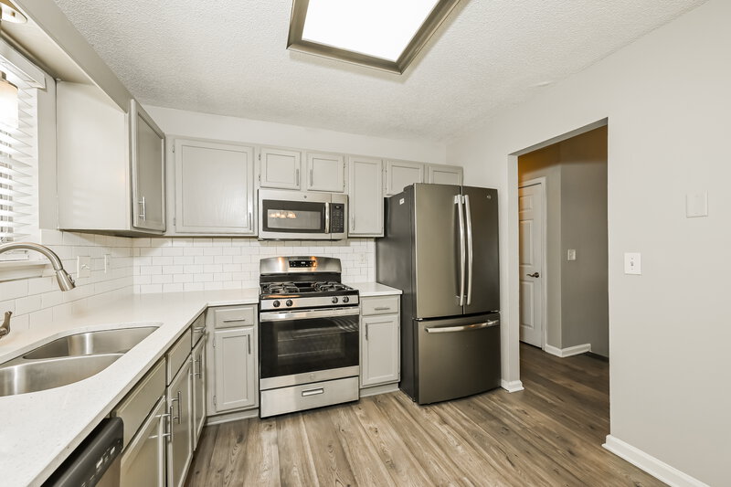1,910/Mo, 6609 Swift Creek Rd Lithonia, GA 30058 Kitchen View