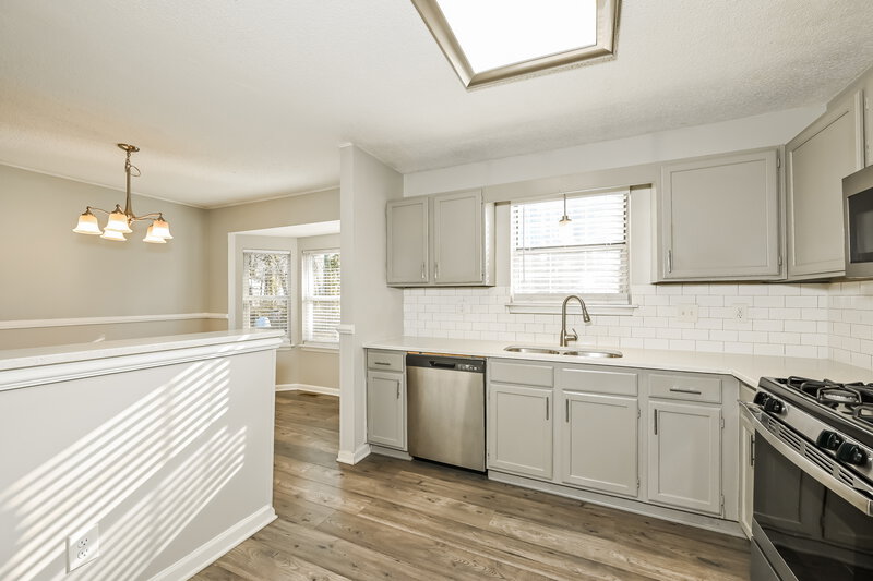 1,910/Mo, 6609 Swift Creek Rd Lithonia, GA 30058 Kitchen View 2