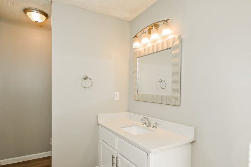 1,910/Mo, 6609 Swift Creek Rd Lithonia, GA 30058 Main Bathroom View 2