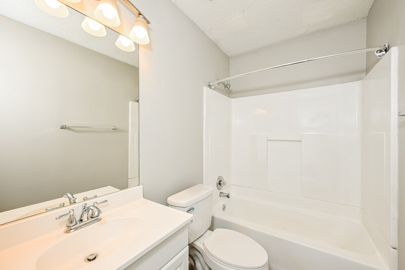 1,910/Mo, 6609 Swift Creek Rd Lithonia, GA 30058 Bathroom View