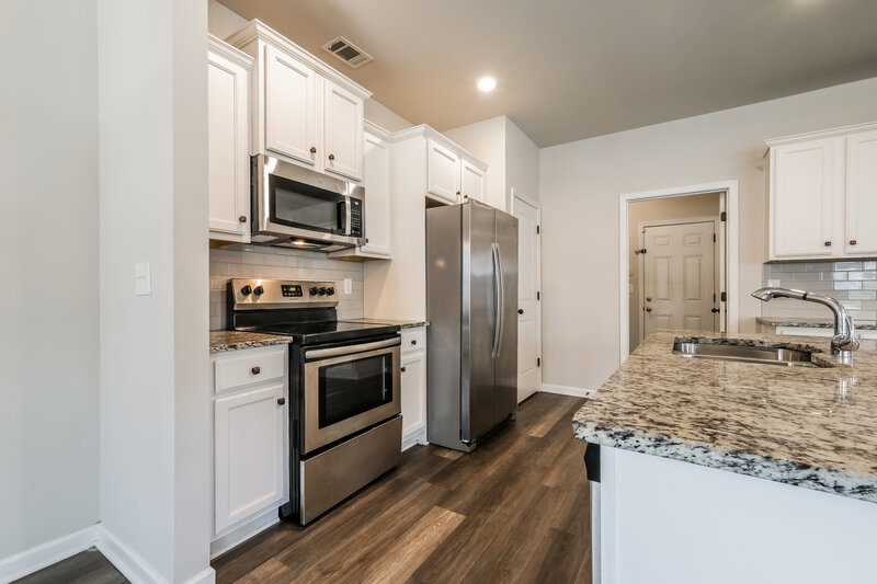 2,195/Mo, 140 Magnaview Dr McDonough, GA 30253 Kitchen View 3