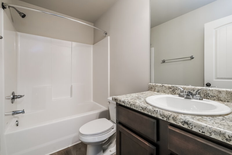 2,195/Mo, 140 Magnaview Dr McDonough, GA 30253 Bathroom View