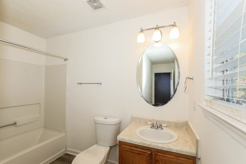 2,020/Mo, 9447 Rollinghills Dr Jonesboro, GA 30238 Bathroom View 2