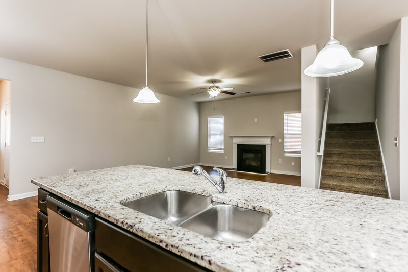 2,180/Mo, 461 Townsend Bnd Stockbridge, GA 30281 Kitchen View 2