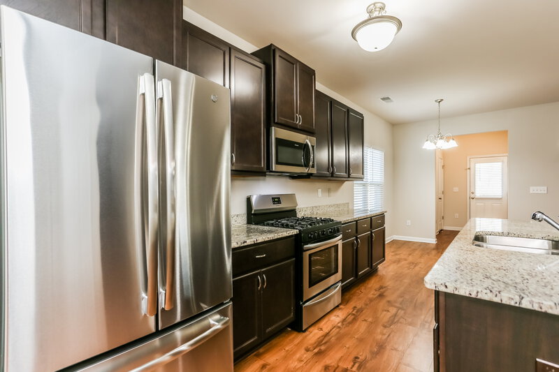 2,180/Mo, 461 Townsend Bnd Stockbridge, GA 30281 Kitchen View 3