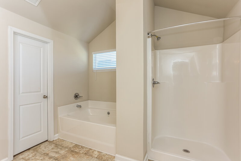 2,180/Mo, 461 Townsend Bnd Stockbridge, GA 30281 Main Bathroom View