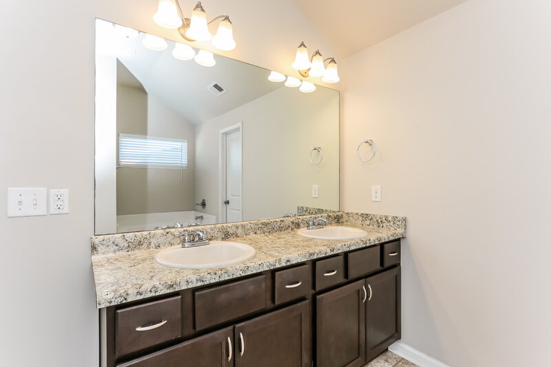 2,180/Mo, 461 Townsend Bnd Stockbridge, GA 30281 Main Bathroom View 2