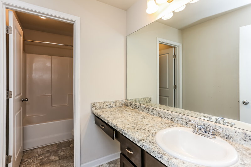 2,180/Mo, 461 Townsend Bnd Stockbridge, GA 30281 Bathroom View