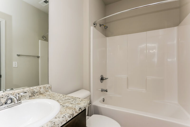 2,180/Mo, 461 Townsend Bnd Stockbridge, GA 30281 Bathroom View 2