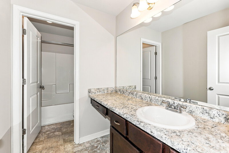 2,580/Mo, 461 Townsend Bnd Stockbridge, GA 30281 Bathroom View 2