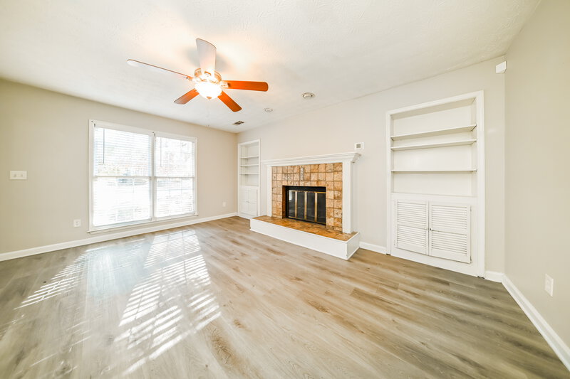 1,885/Mo, 9908 Point View Dr Jonesboro, GA 30238 Living Room View 2