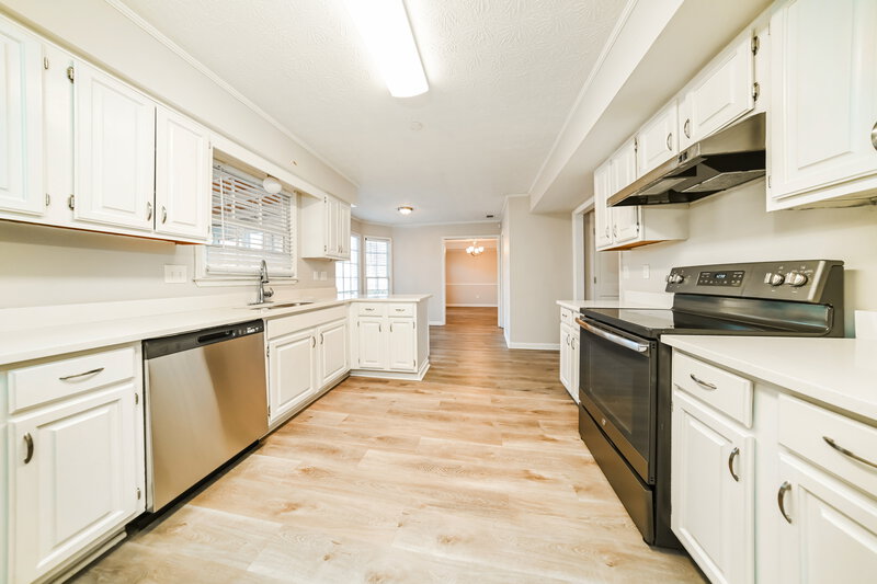 1,885/Mo, 9908 Point View Dr Jonesboro, GA 30238 Kitchen View