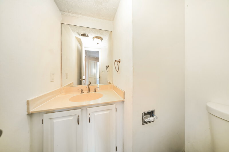 1,885/Mo, 9908 Point View Dr Jonesboro, GA 30238 Bathroom View 2