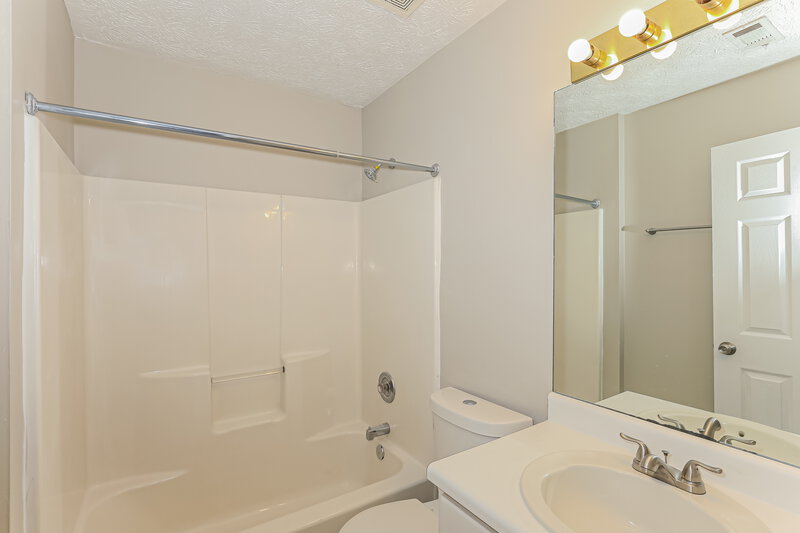 1,820/Mo, 26 Cindy Ct Hampton, GA 30228 Bathroom View