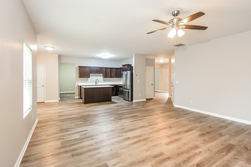 2,405/Mo, 20 Sycamore St Cartersville, GA 30120 Living Room View