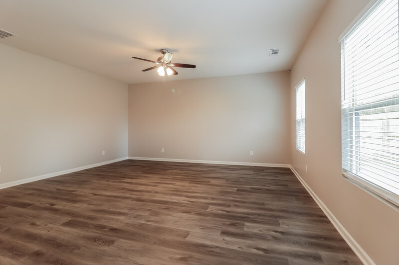 2,410/Mo, 20 Sycamore St Cartersville, GA 30120 Family Room View