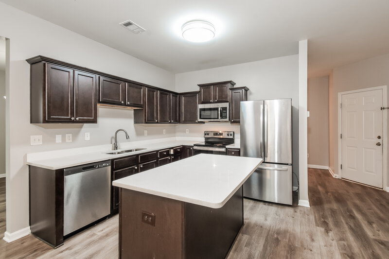 2,405/Mo, 20 Sycamore St Cartersville, GA 30120 Kitchen View