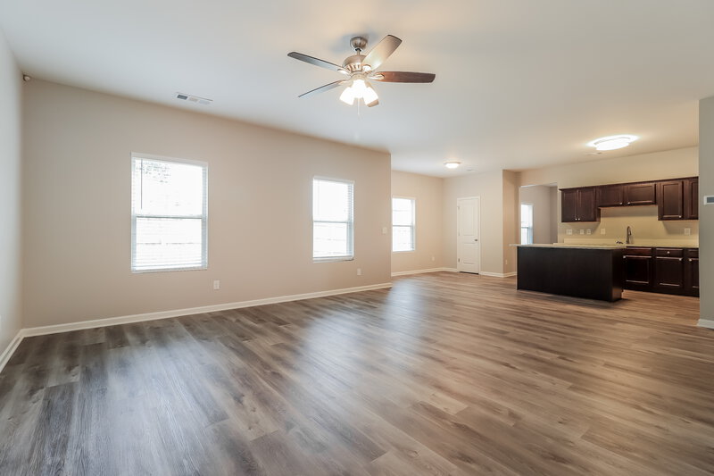 2,410/Mo, 20 Sycamore St Cartersville, GA 30120 Family Room View 2
