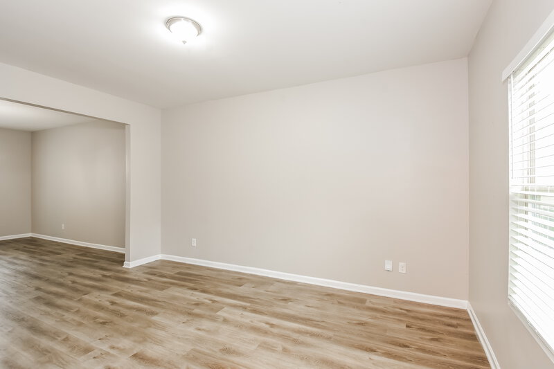 2,405/Mo, 20 Sycamore St Cartersville, GA 30120 Family Room View