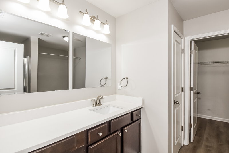 2,405/Mo, 20 Sycamore St Cartersville, GA 30120 Main Bathroom View