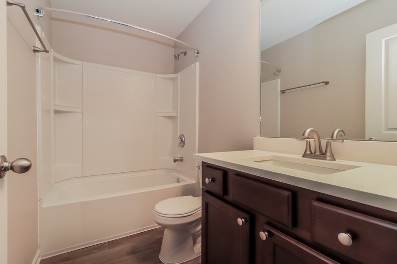 2,410/Mo, 20 Sycamore St Cartersville, GA 30120 Bathroom View