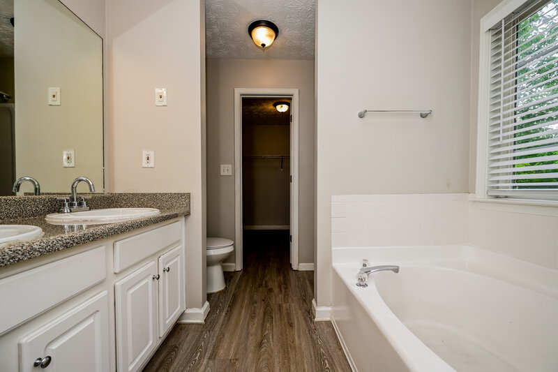 2,205/Mo, 330 Fieldstone Ln Covington, GA 30016 Main Bathroom View