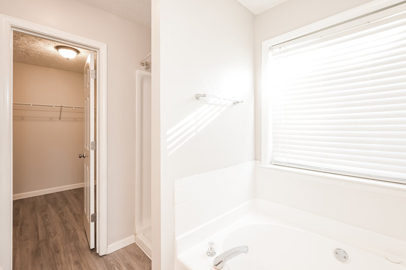 2,940/Mo, 330 Fieldstone Ln Covington, GA 30016 Main Bathroom View