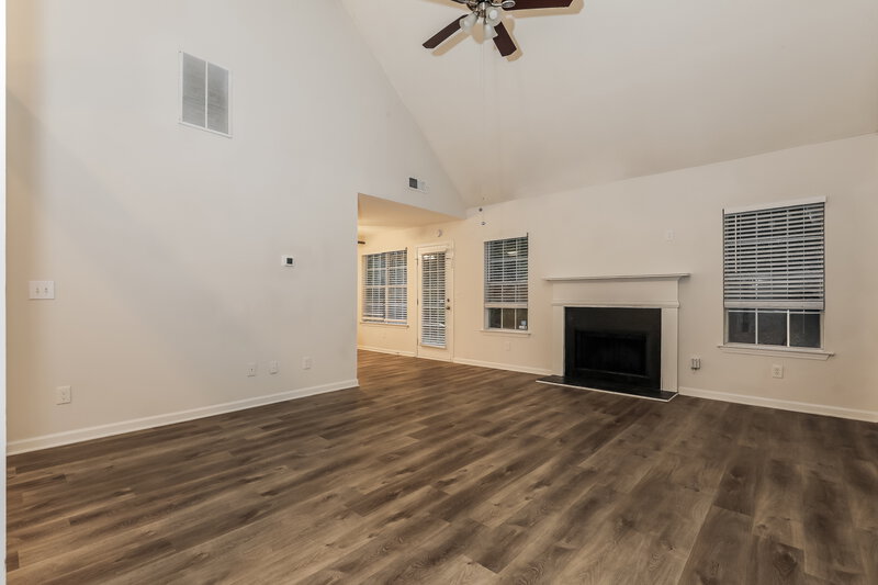 1,825/Mo, 1427 Isleworth Cir College Park, GA 30349 Living Room View 2