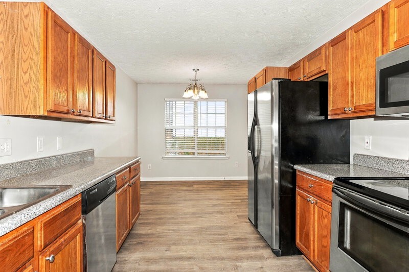 1,860/Mo, 11 Grier Ln Newnan, GA 30263 Kitchen View