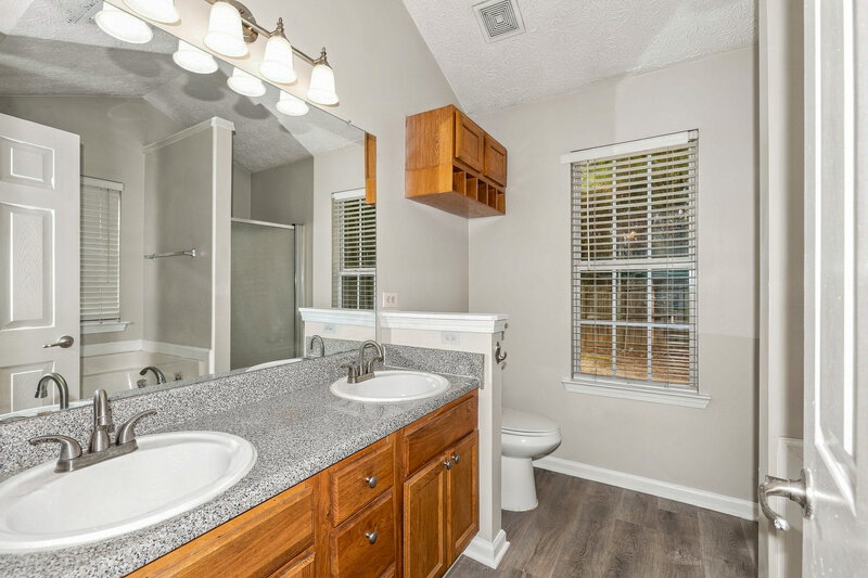 1,860/Mo, 11 Grier Ln Newnan, GA 30263 Primary Bathroom View